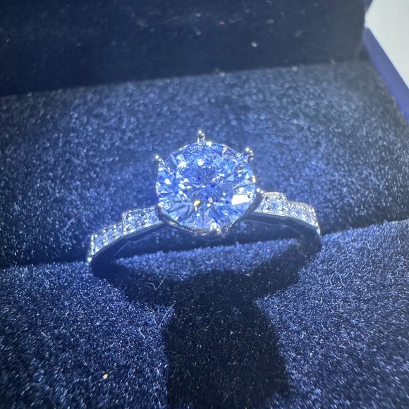 BendéLyon - 1 CT Moissanite, Engagement Ring, 925 Silver, White Gold Plating - Picture 4 of 4